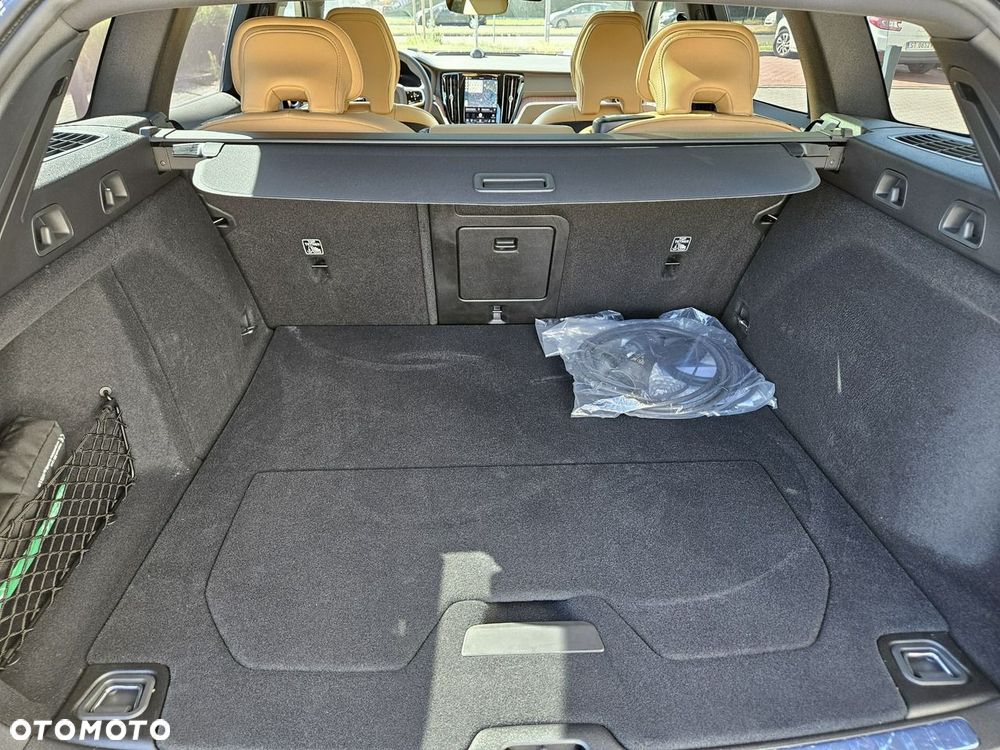Volvo V60 T8 AWD Plug-In Hybrid Ultra Dark - 29