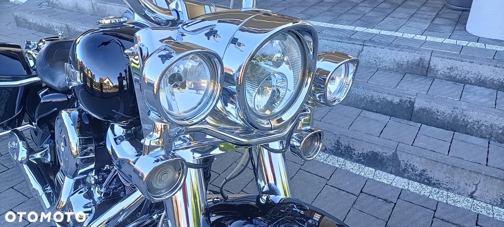 Harley-Davidson Touring Road King - 12