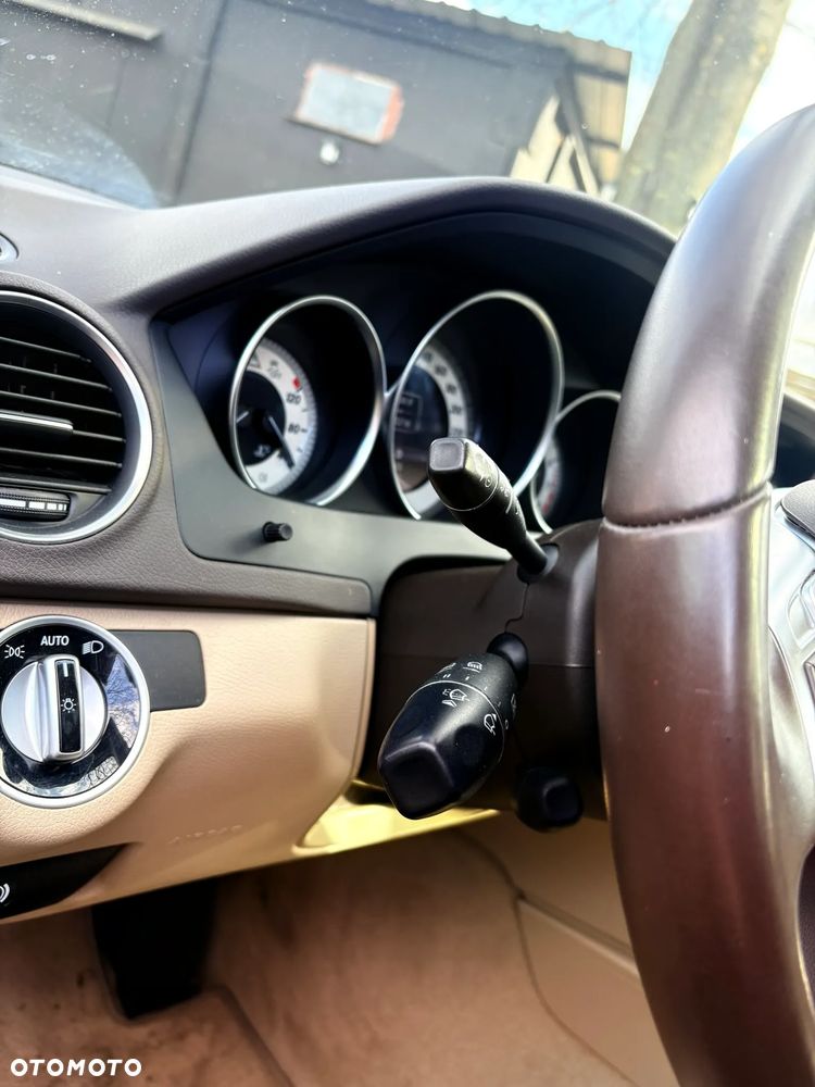 Mercedes-Benz Klasa C 180 CGI Automatik BlueEFFICIENCY Elegance - 19