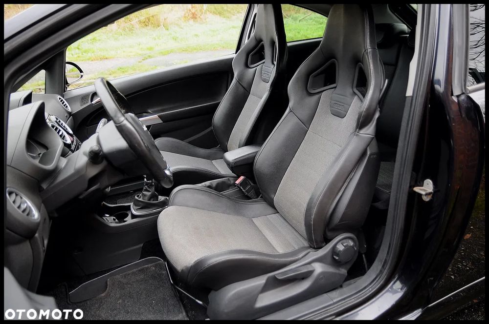 Opel Corsa 1.6 Turbo OPC - 32