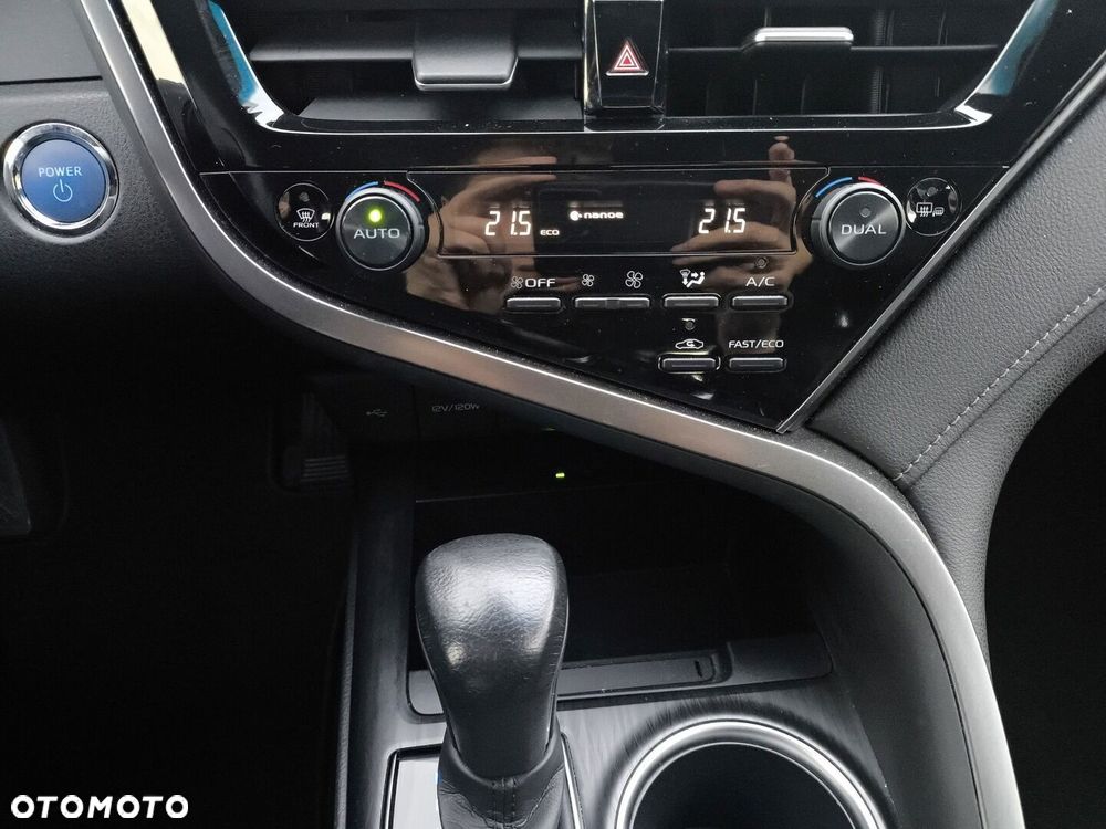 Toyota Camry 2.5 Hybrid Executive CVT - 23