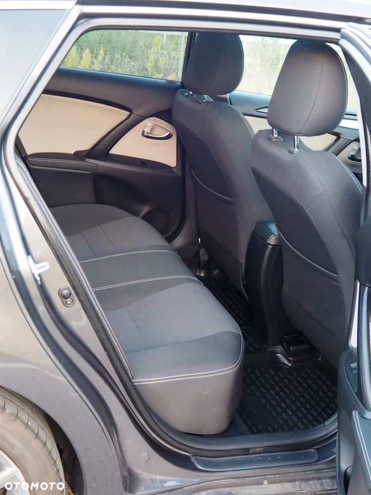 Toyota Avensis Touring Sports 2.0 D-4D Edition-S - 9