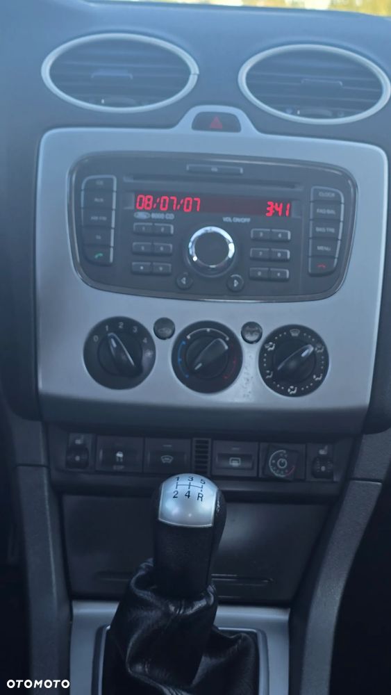 Ford Focus 1.6 16V Ambiente - 9