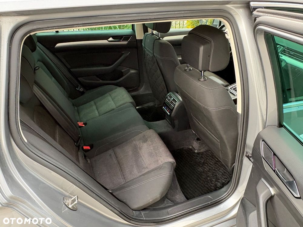 Volkswagen Passat 2.0 TDI SCR Comfortline DSG - 13