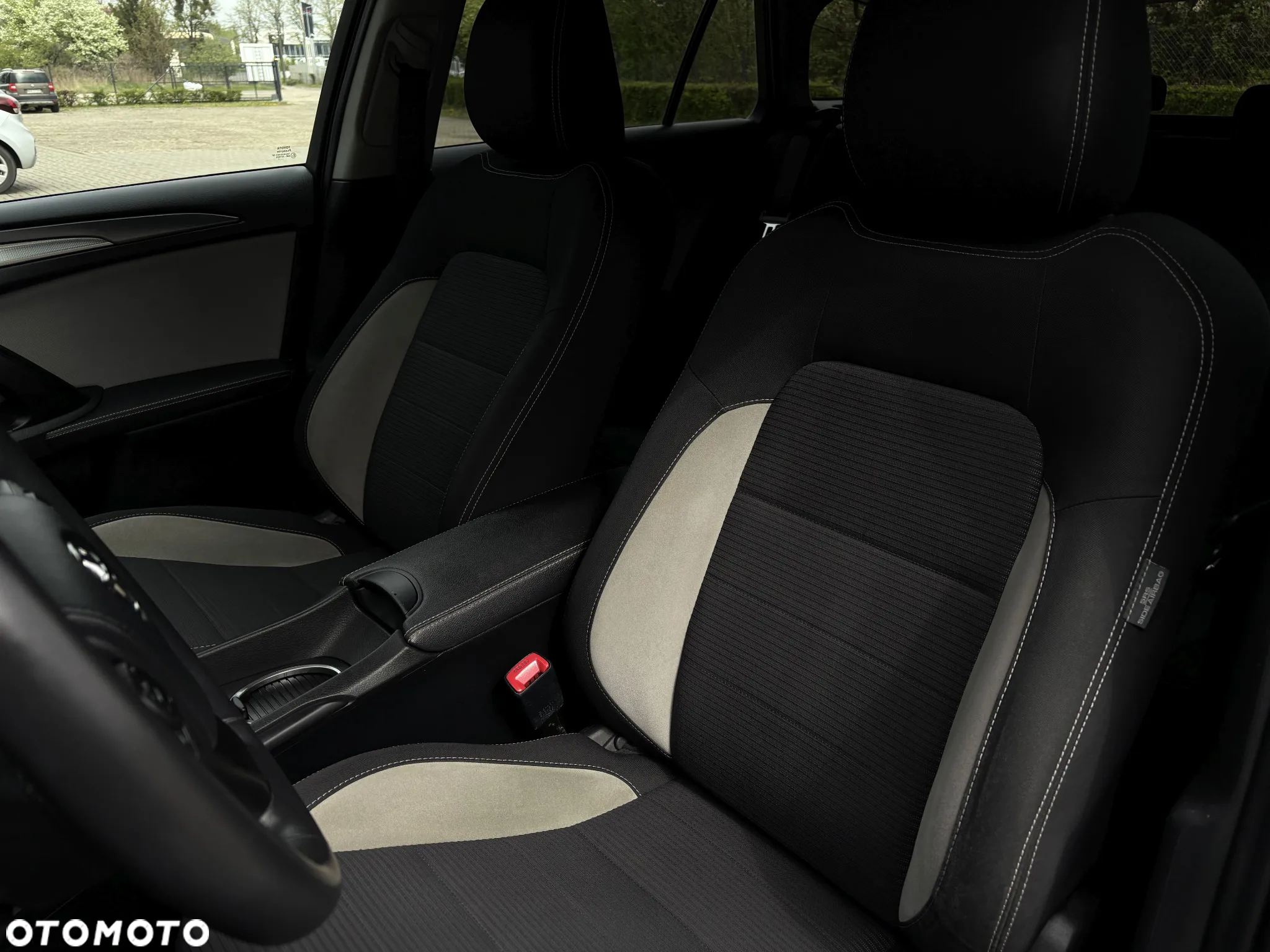 Toyota Avensis 1.8 Premium - 19
