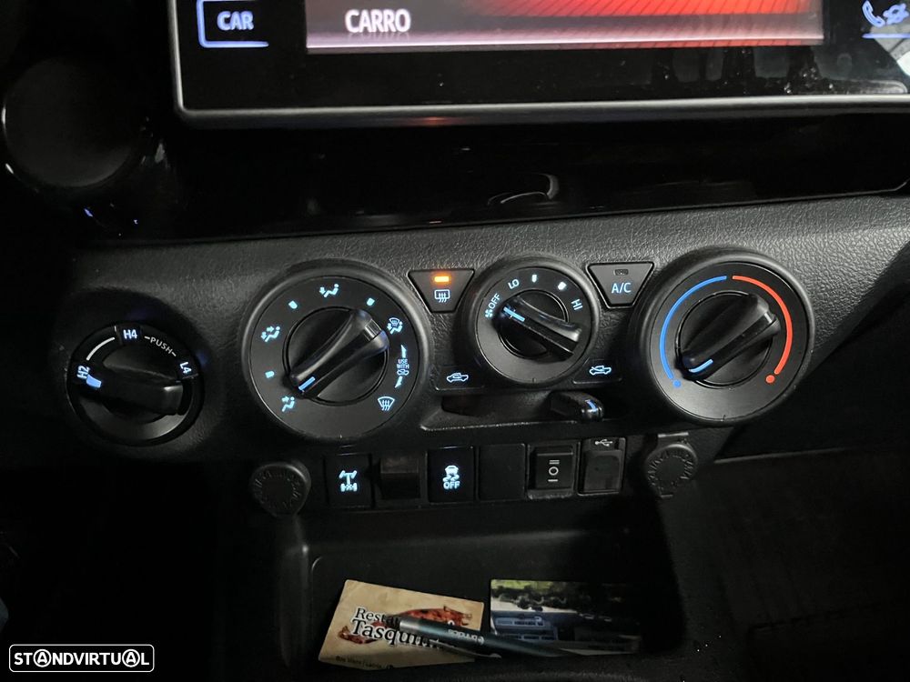 Toyota Hilux 2.4 D-4D 4WD CD Tracker S CA - 34