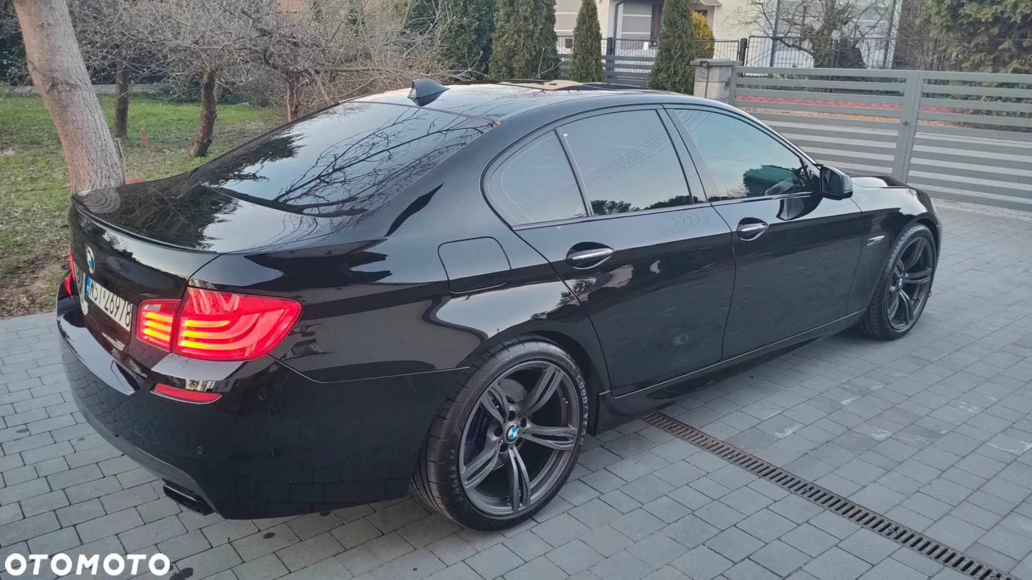 BMW Seria 5 550i xDrive Sport-Aut - 20