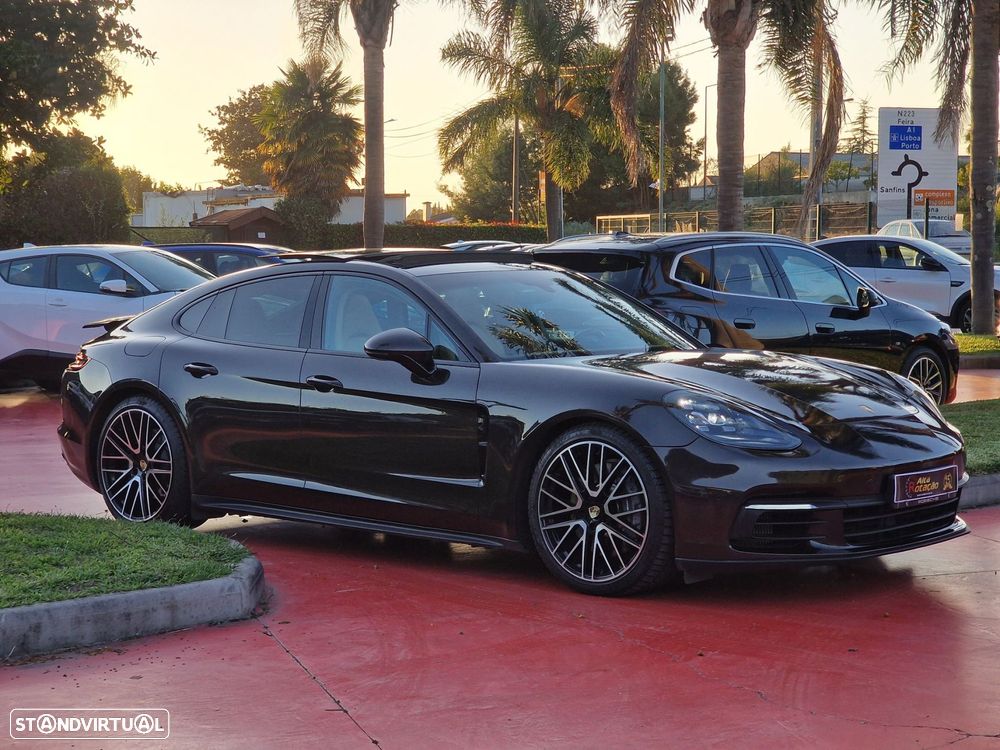 Porsche Panamera 4 E-Hybrid Edition 10 Anos - 3