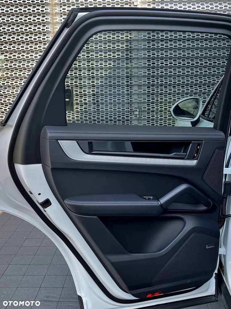 Porsche Cayenne - 22