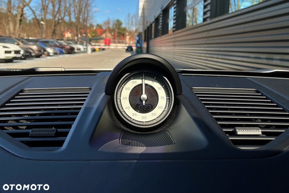 Porsche 911 Carrera - 28