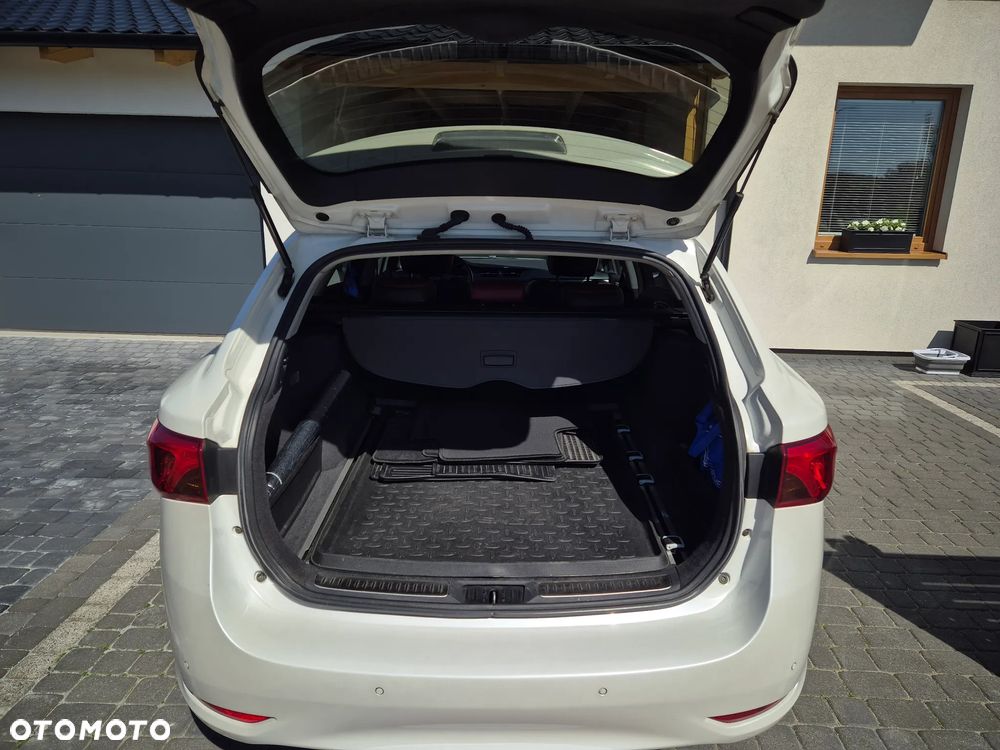 Toyota Avensis 1.8 Selection MS - 6