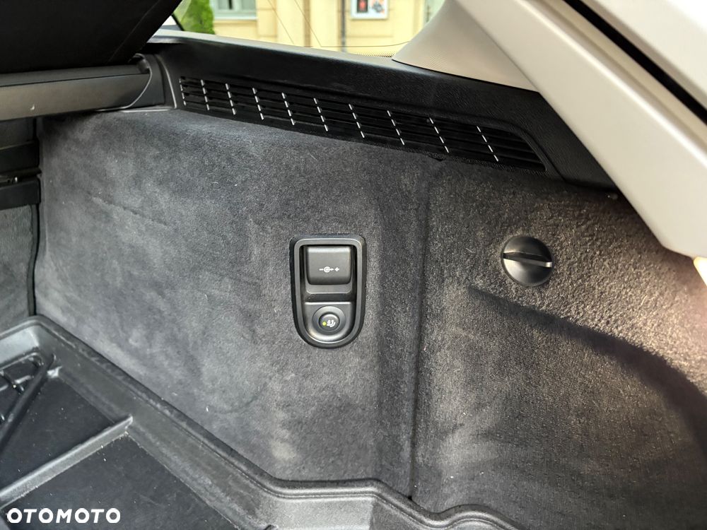 BMW Seria 5 540i xDrive Touring Luxury Line - 31
