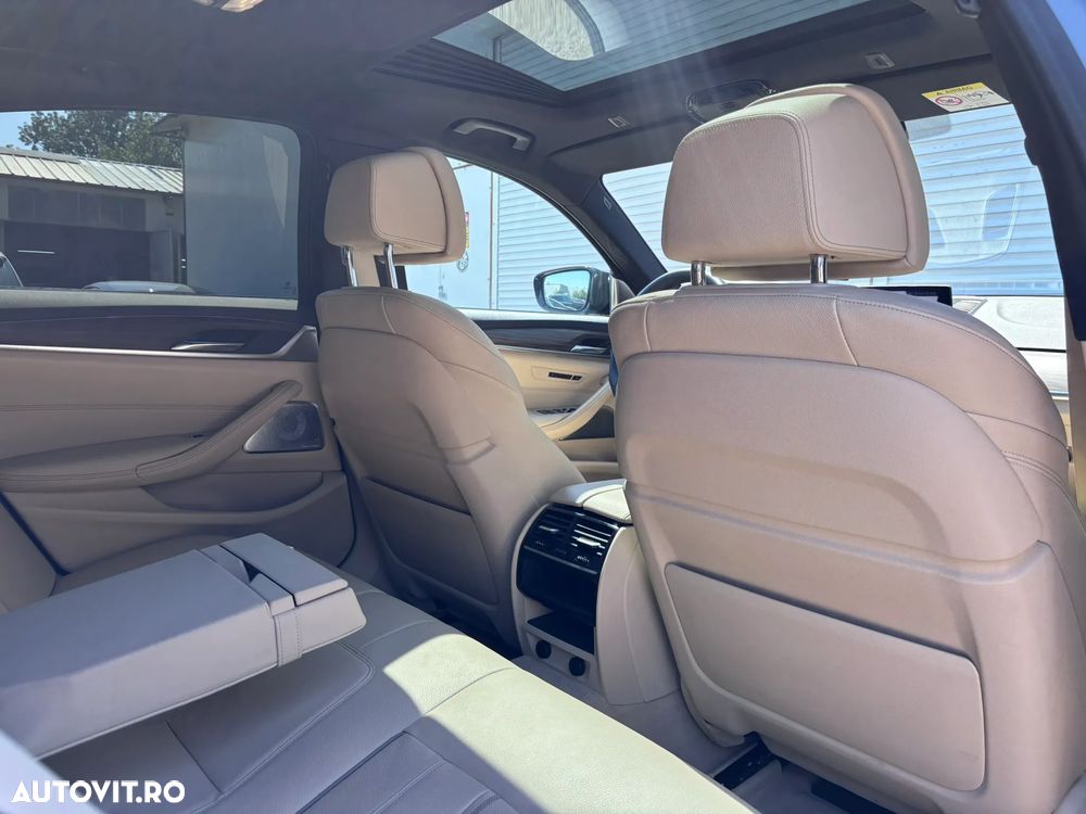 BMW Seria 5 530d xDrive Aut. - 31