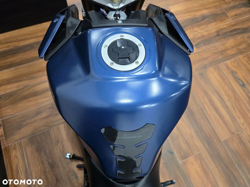 Suzuki GSX - 21