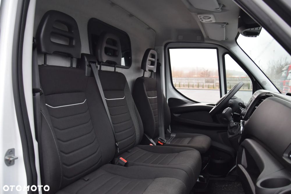 Iveco DAILY MAXI 35S16 / 2.3 - 160 KM / AUTOMAT HI-MATIC / NOWY MODEL / 3 OSOBY / DOSTAWCZE / BLASZAK / KLIMA / 2023 / SERWISOWANY / SPROWADZONY Z NIEMIEC - 35