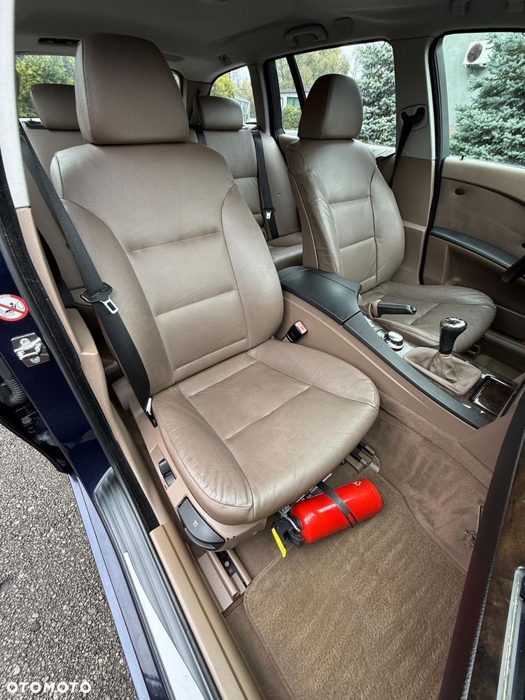 BMW Seria 5 525d - 15