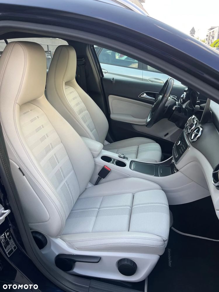 Mercedes-Benz GLA 200 7G-DCT - 13