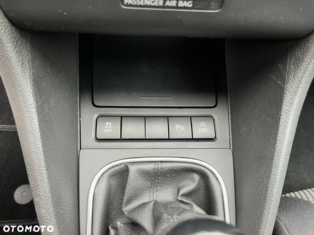 Volkswagen Golf 1.6 TDI DPF BlueMotion Technology Trendline - 29