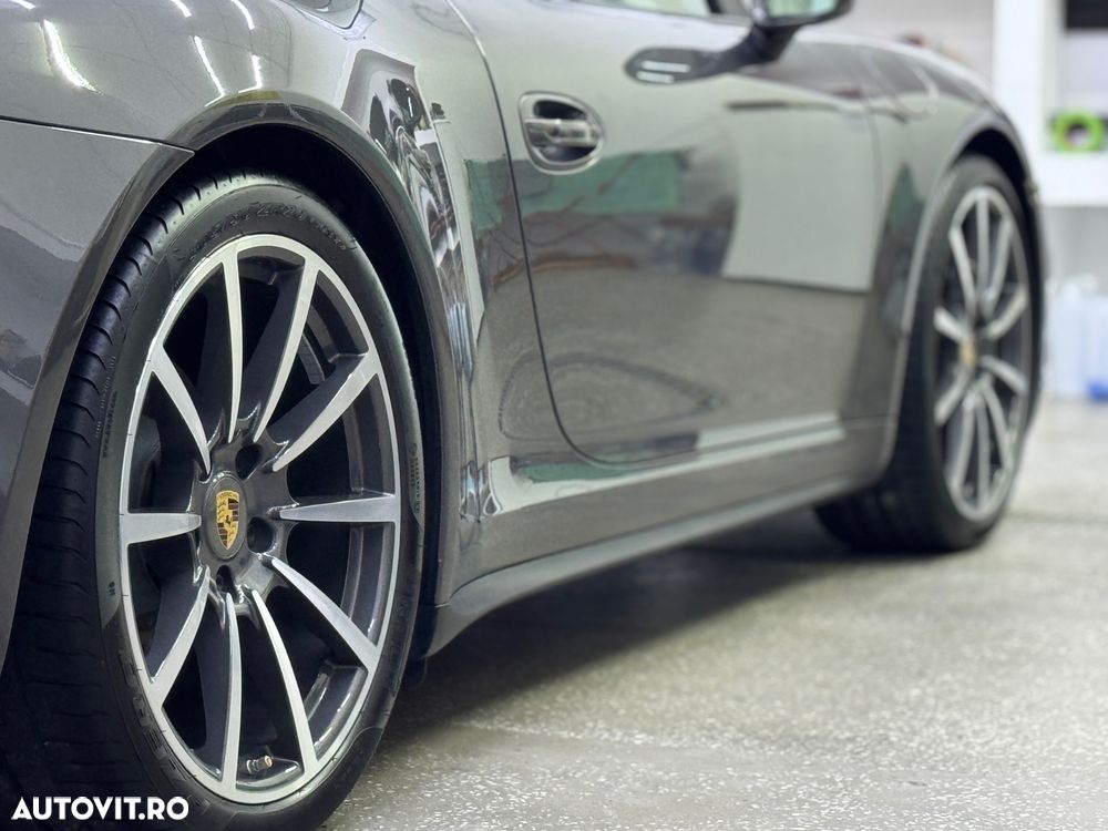 Porsche 911 Carrera 4 PDK - 18