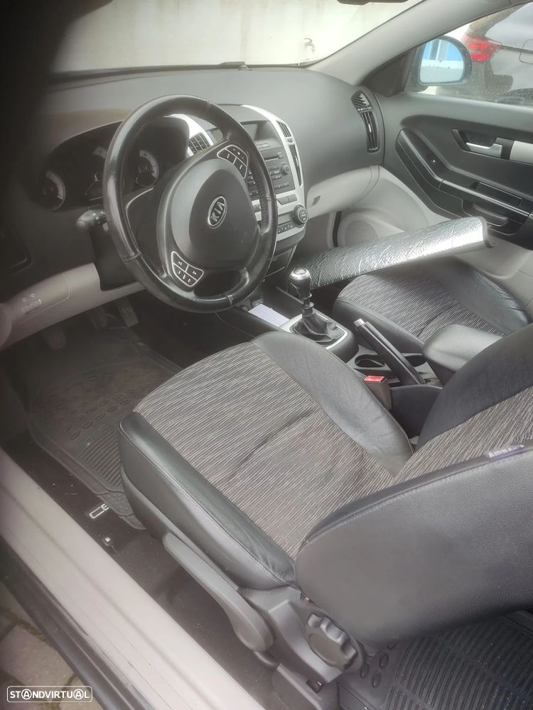 Kia Ceed S Coupé 1.6 CRDi EX - 4