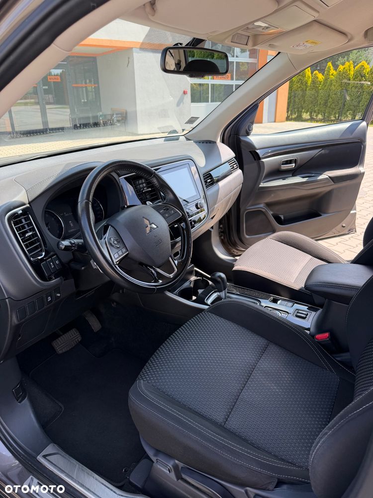 Mitsubishi Outlander 2.0 Instyle SDA 4WD CVT - 11