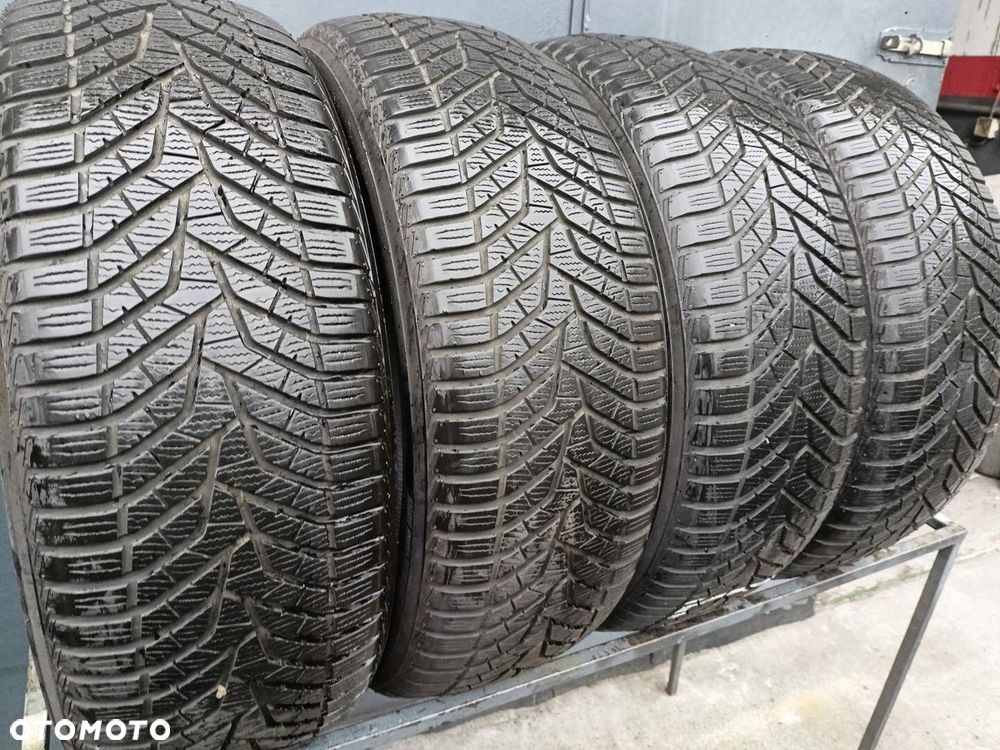 225/55R19 Yokohama Bluearth Winter V905 komplet opon zima 6,6mm - 4