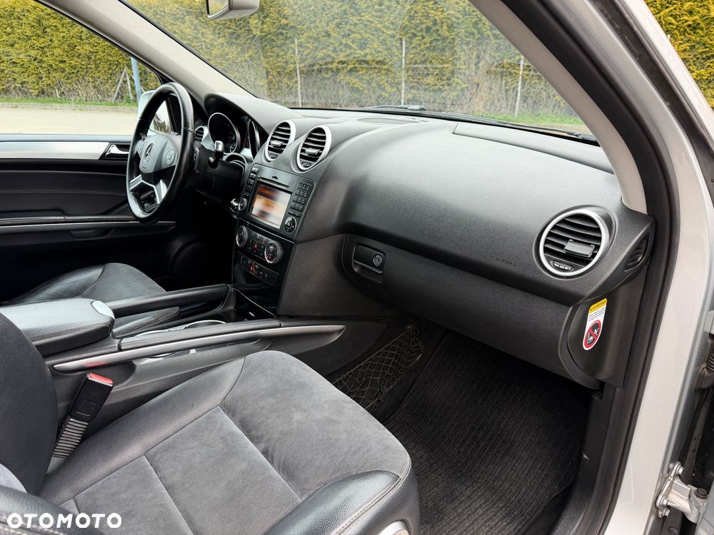 Mercedes-Benz ML - 23