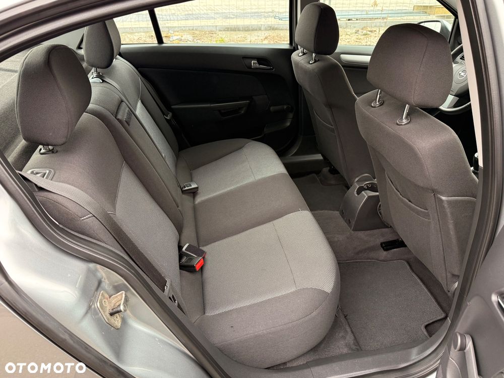 Opel Astra 1.6 Edition - 24