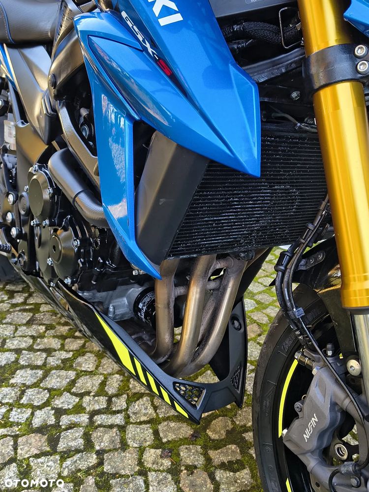 Suzuki GSX - 20