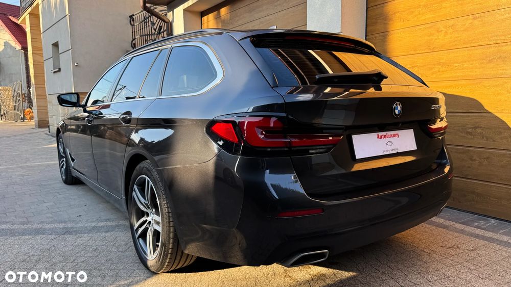 BMW Seria 5 520d Sport Line - 9