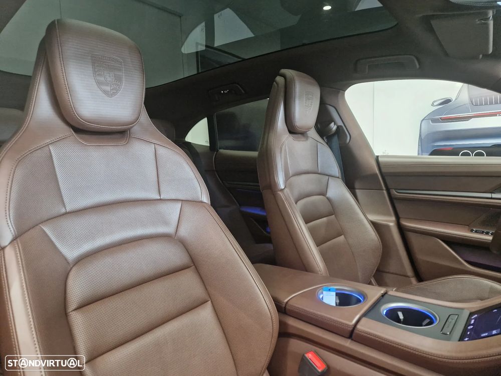 Porsche Taycan Cross Turismo 4S - 24