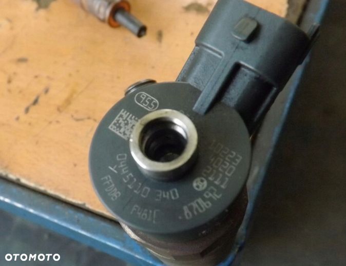 CITROEN C3 C4 1.6 E-HDI WTRYSKIWACZE PALIWA KOMPLET - 1