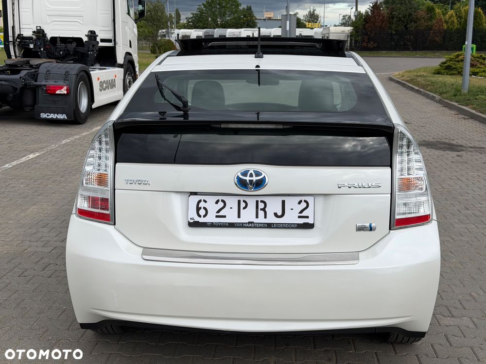 Toyota Prius 1.8 HSD Prestige - 6