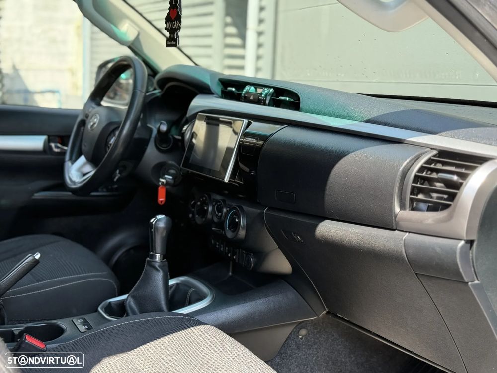 Toyota Hilux 2.4 D-4D 4WD CD Premium Edition - 13