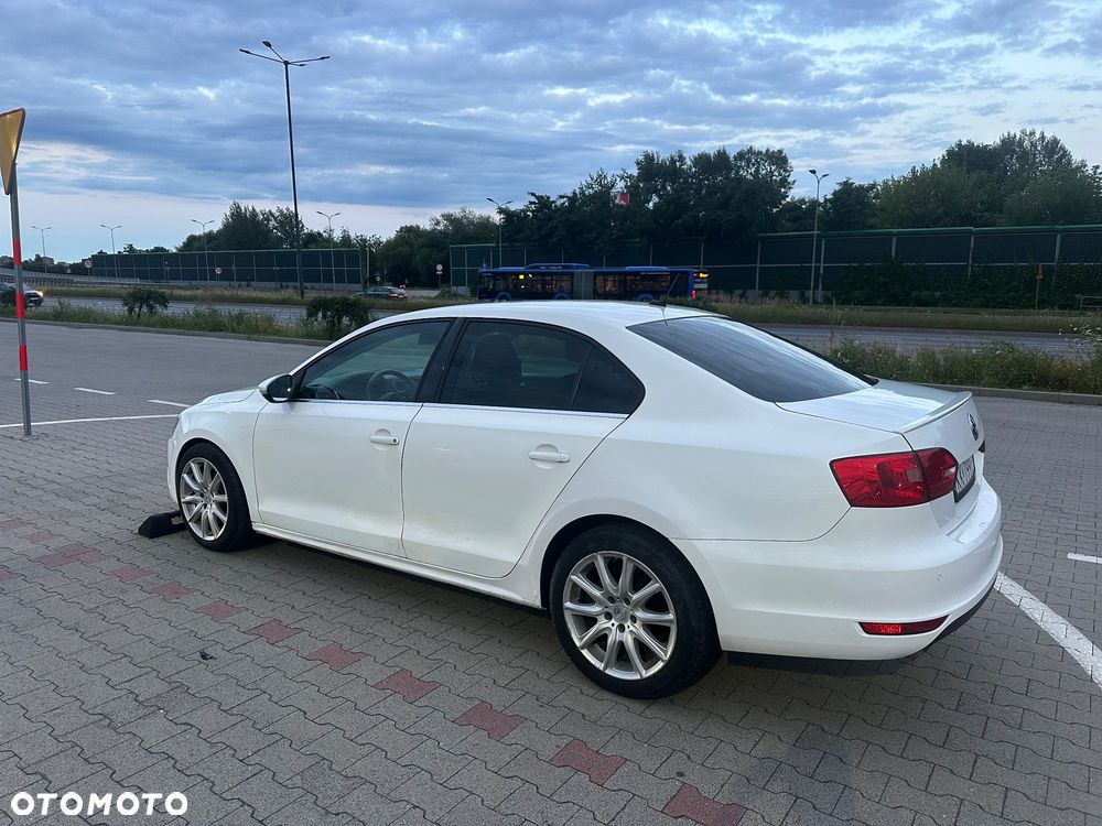Volkswagen Jetta 2.0 TDI Comfortline - 2