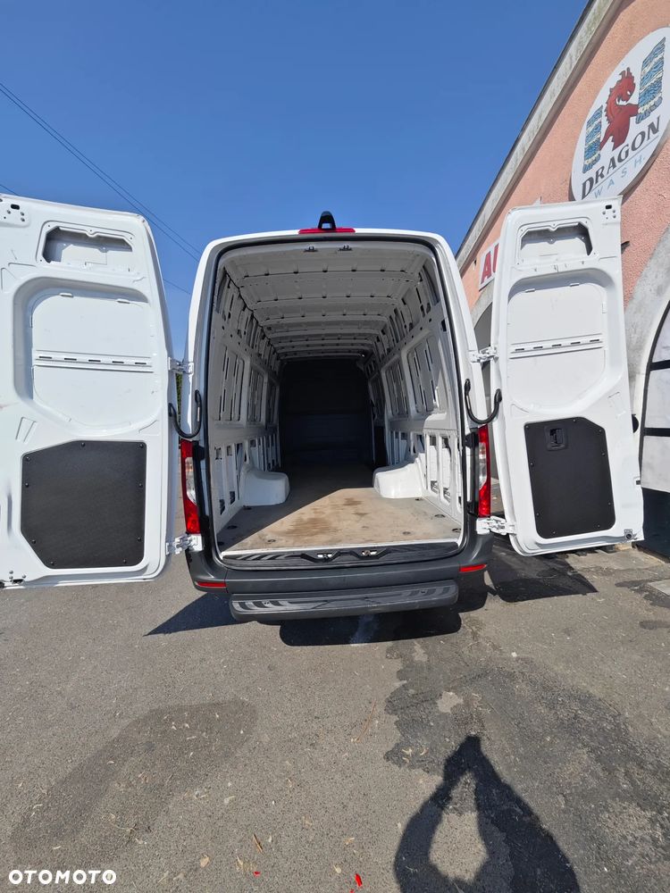 Mercedes-Benz Sprinter - 11