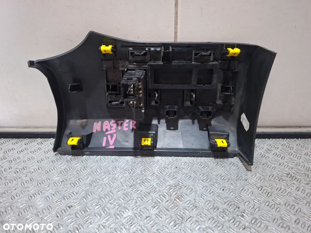 Panel osłona regulacja świateł Renault Master IV 2021 rok nr 682103939R - 2