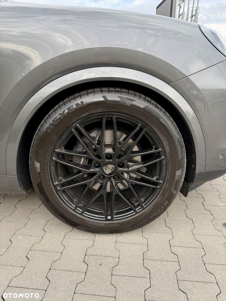 Porsche Cayenne - 32