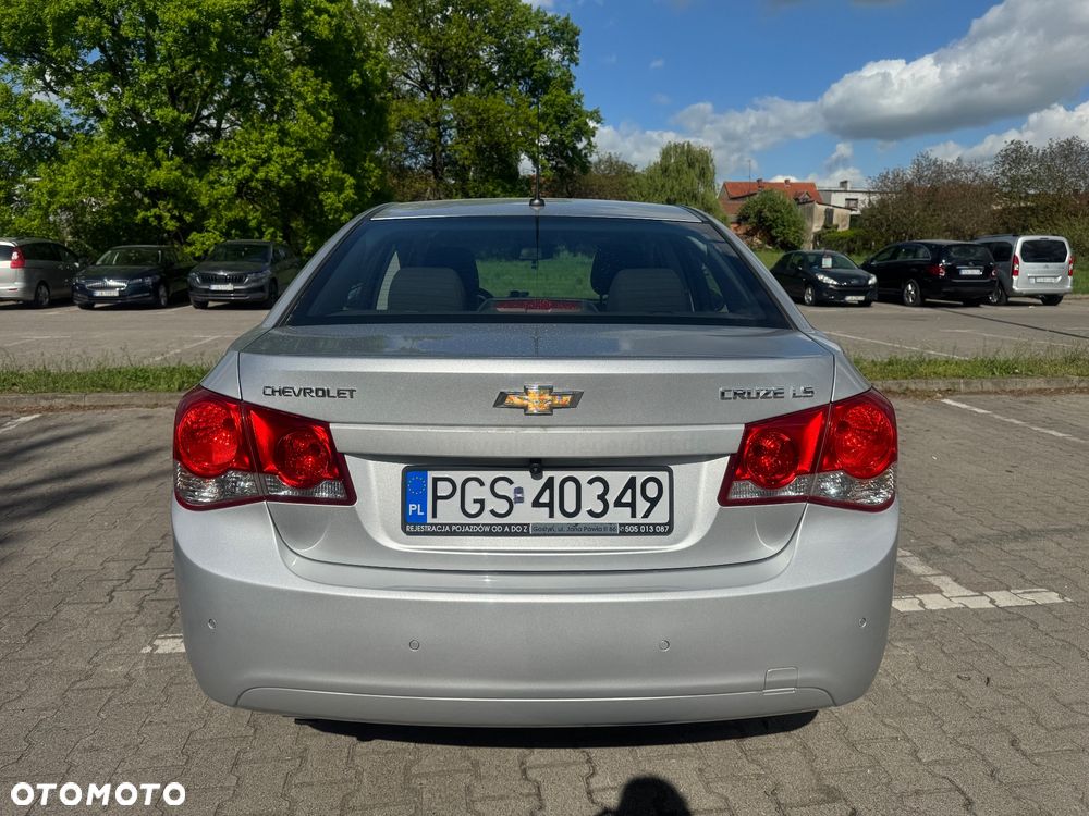 Chevrolet Cruze 1.6 LS - 12