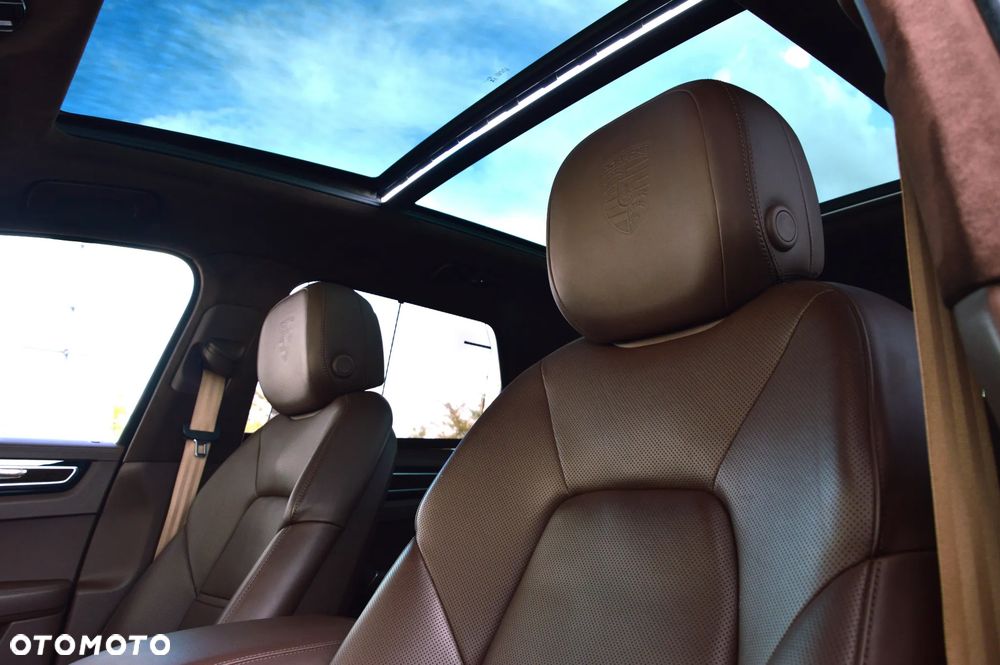 Porsche Cayenne E-Hybrid Platinum Edition - 18