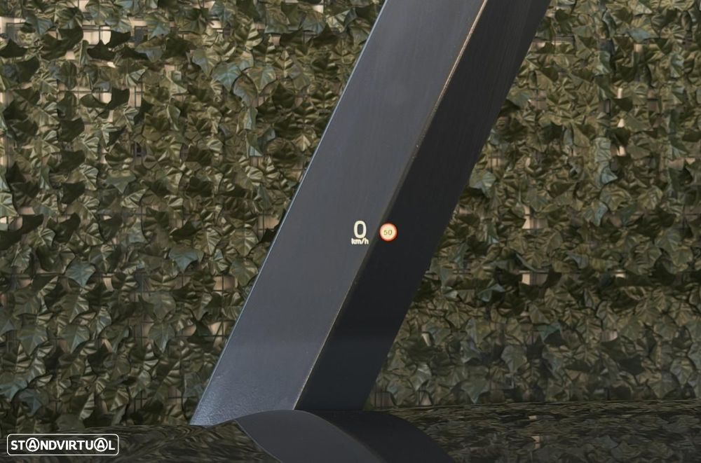 Volvo XC 60 2.0 T6 PHEV R-Design AWD - 24