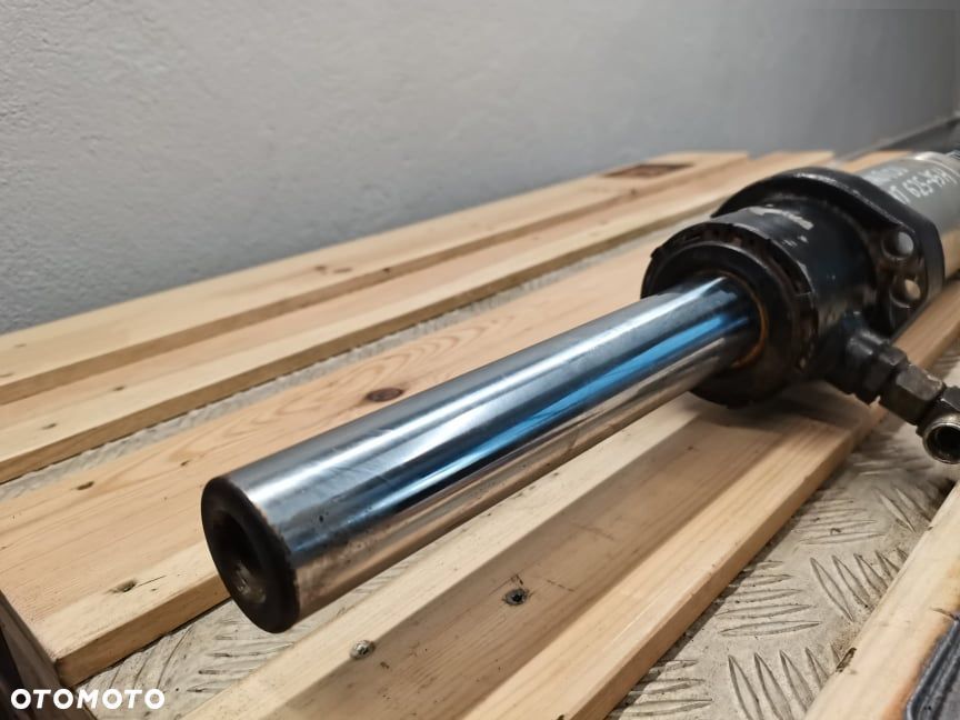 Manitou MT 625-75H {Cylinder hydrauliczny skrętu} - 2