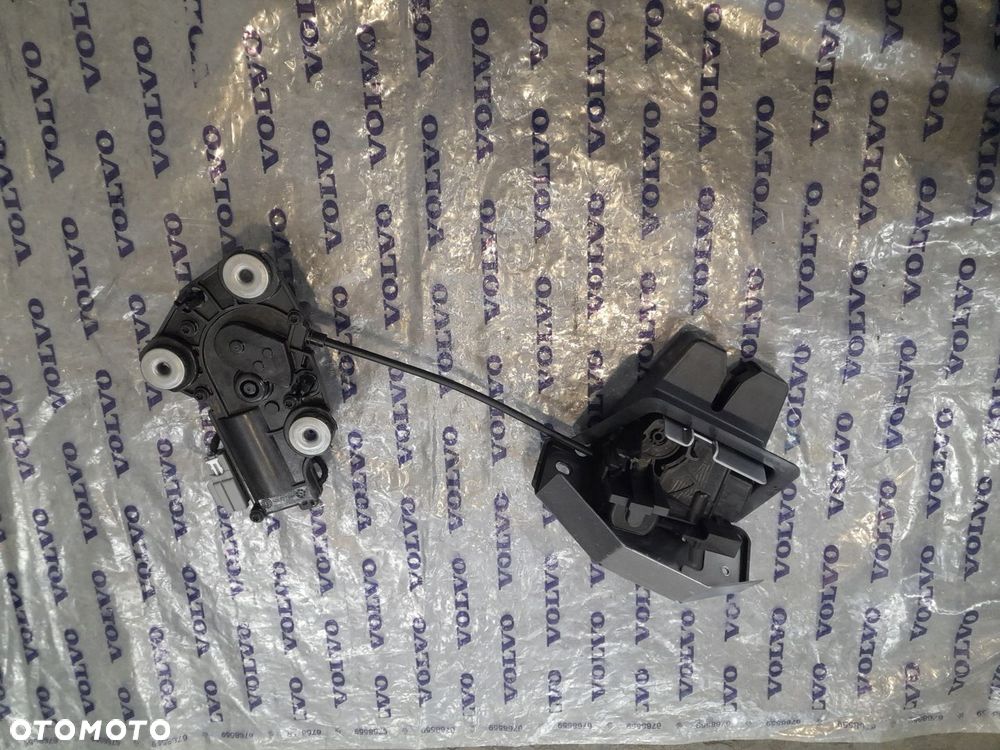 ZAMEK DOCIĄG KLAPY TYŁ 32149882 VOLVO XC60 II 2021R W-WA - 2