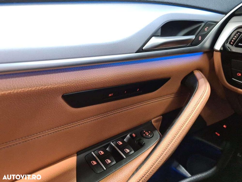 BMW Seria 5 530e Aut. Luxury Line - 16