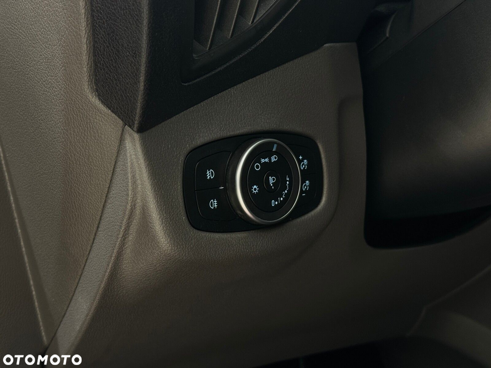 Ford Transit Connect - 22