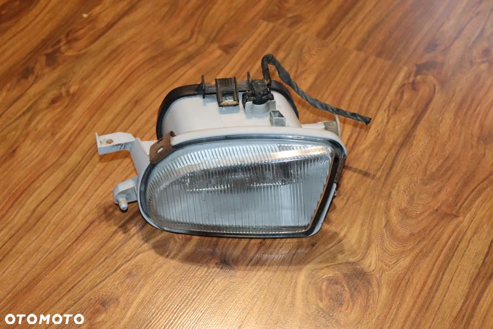 MERCEDES W208 HALOGEN LEWY ORYGINAŁ - 1