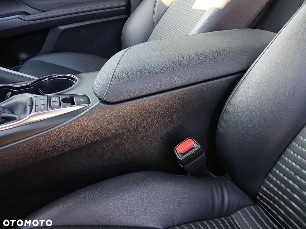 Toyota Camry 2.5 Hybrid Prestige CVT - 35