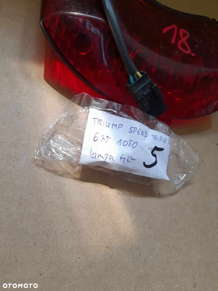 LAMPA TYŁ TYLNA TRIUMPH STREET TRIPLE 675 1050 - 2