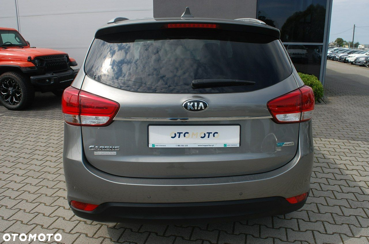 Kia Carens - 13