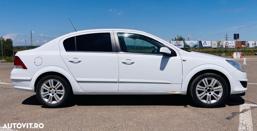 Opel Astra 1.7 CDTI Elegance - 4